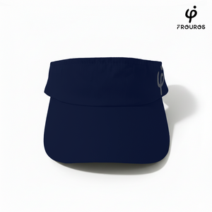 Vista frontal de visera deportiva Frouros en color azul marino con logotipo, ideal para running y tenis