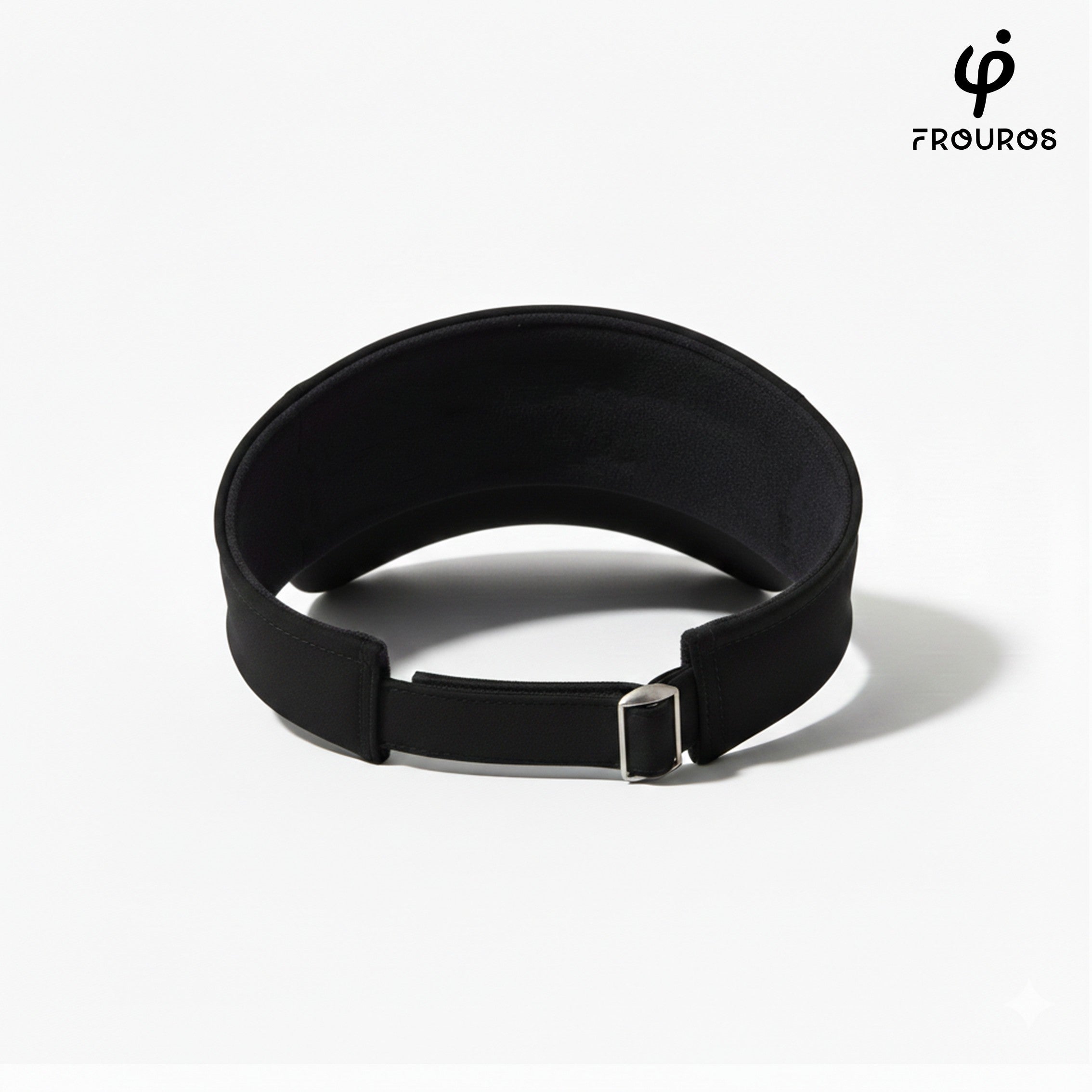 Cierre ajustable en visera negra deportiva, adaptabilidad perfecta para cualquier tamaño de cabeza.