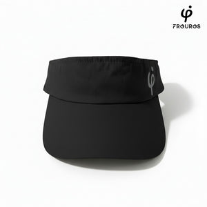 Visera deportiva negra Frouros con logotipo frontal, diseño ergonómico y transpirable para running