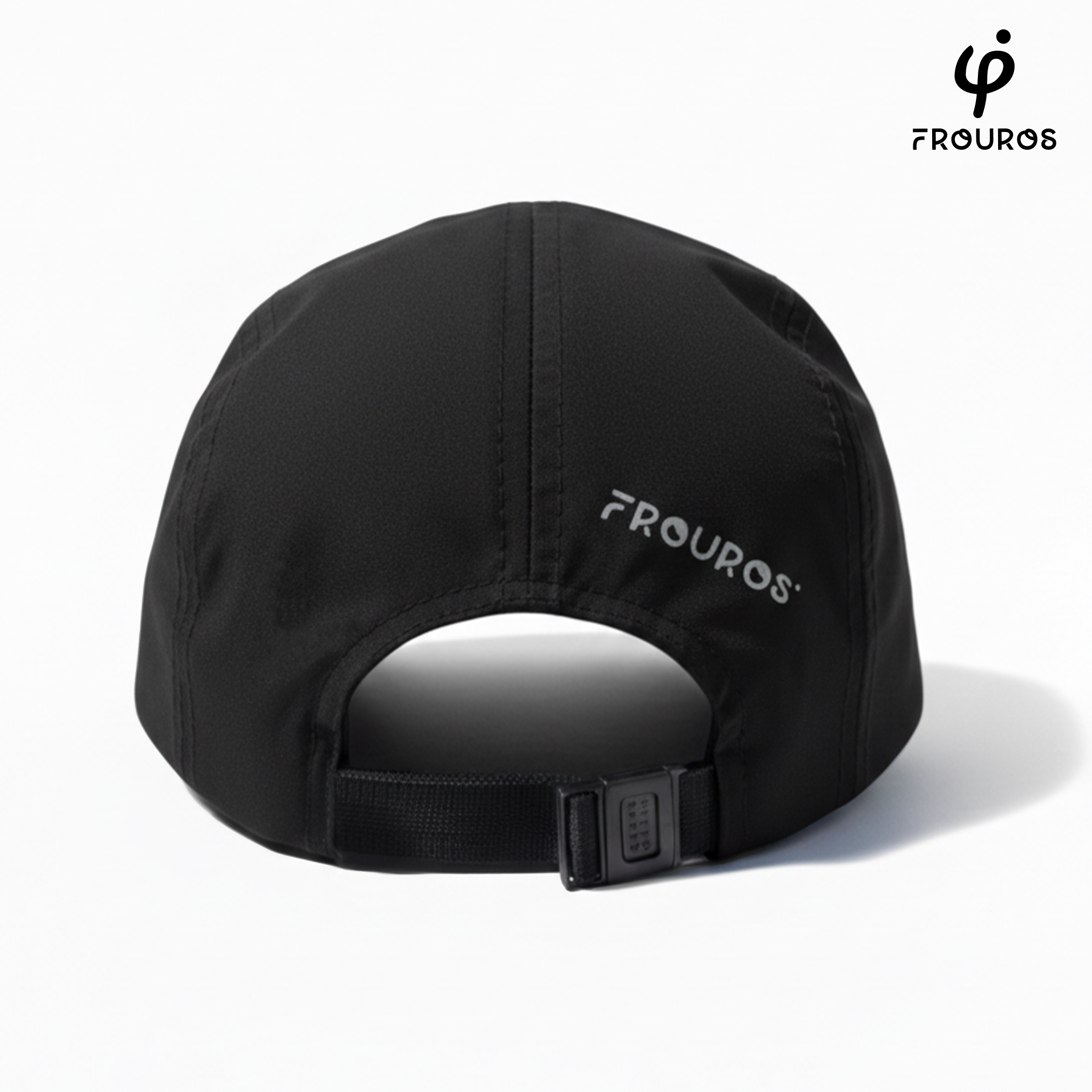 Detalle del cierre trasero ajustable de la gorra negra Frouros, diseñado para un ajuste seguro y firme durante actividades intensas.