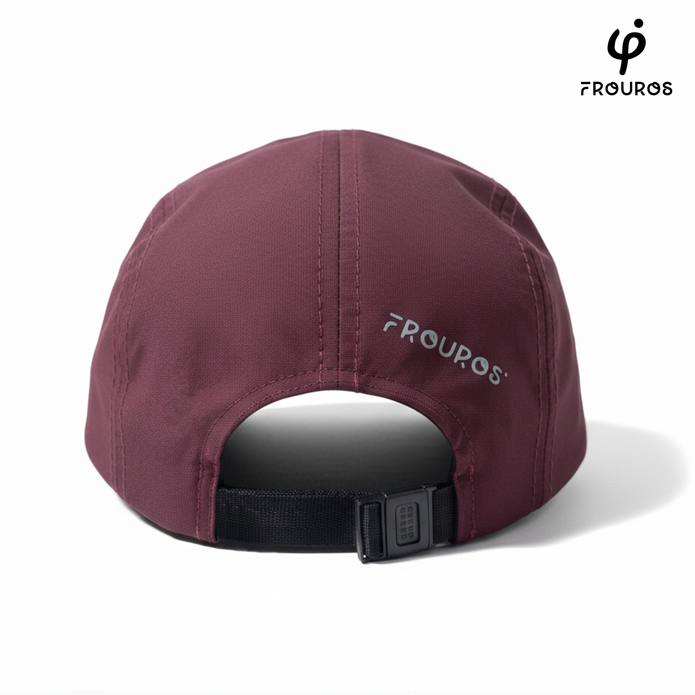 Detalle del cierre trasero ajustable de la gorra burgundy con logo Frouros, mostrando los acabados de alta calidad y el ajuste ergonómico.