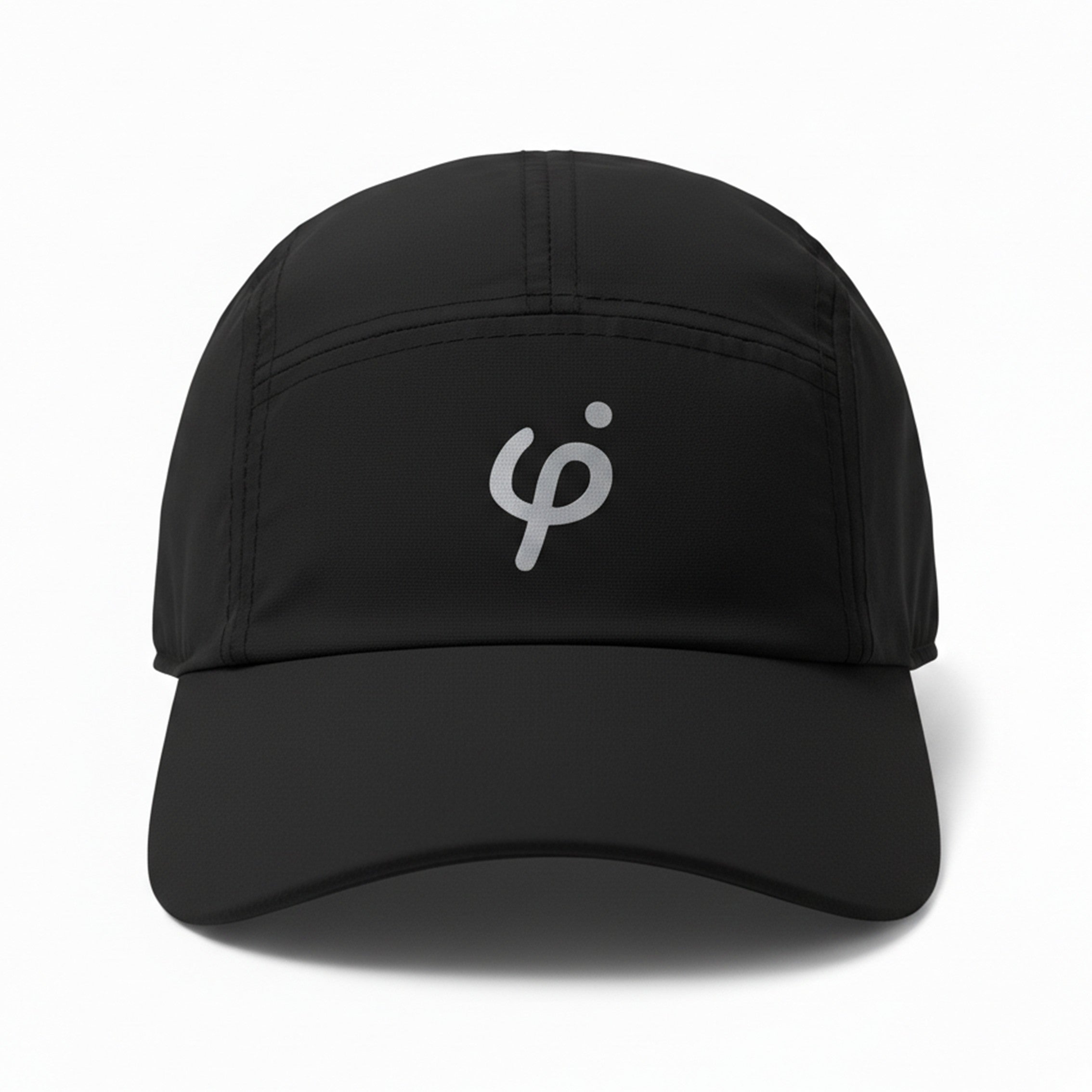 Gorra deportiva técnica Frouros color negra con logotipo reflectivo, diseño de cinco paneles transpirable ideal para maratones, triatlón y uso diario.