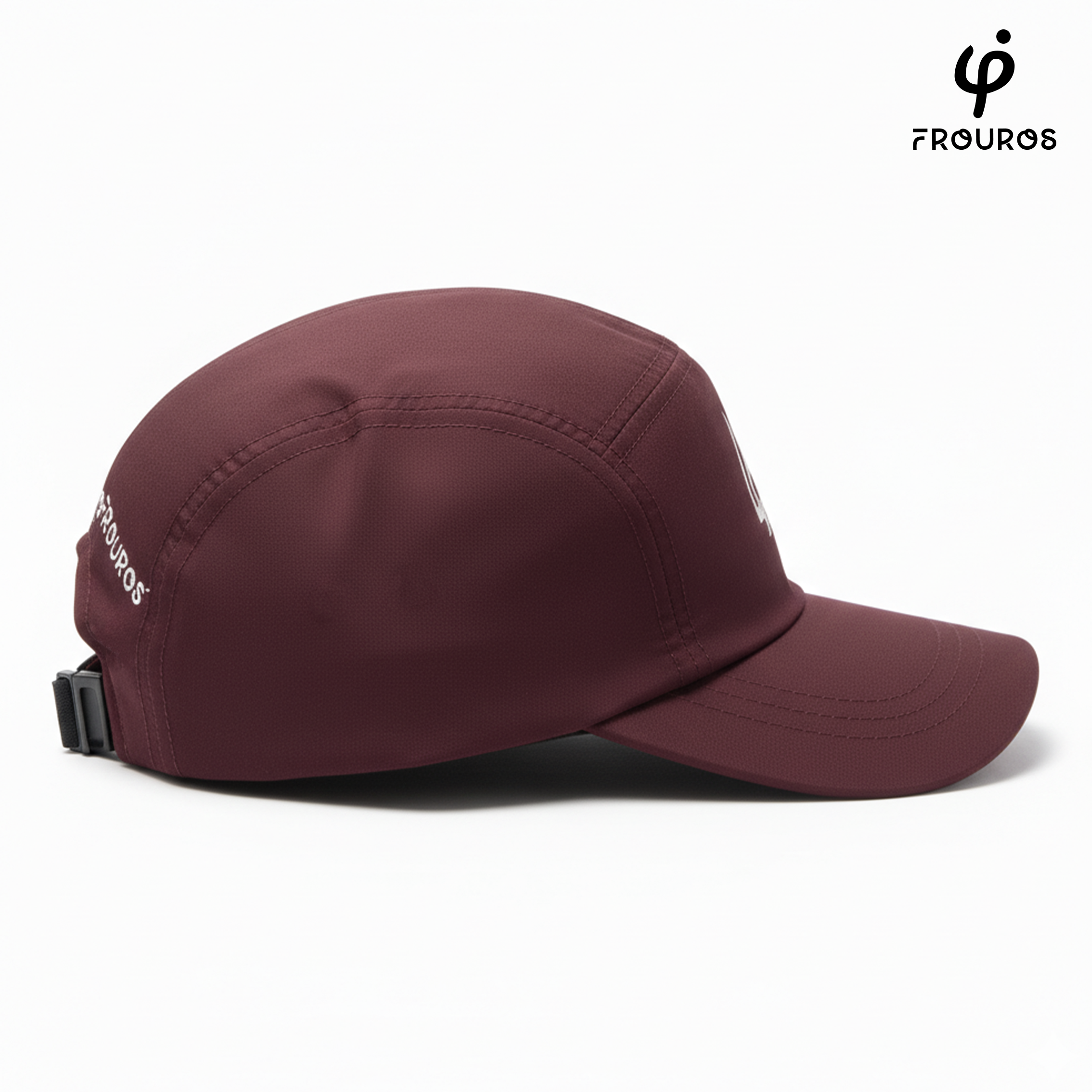 Vista de perfil de la gorra técnica vinotinto Frouros, resaltando el tejido ligero y la estructura de alto rendimiento para corredores.