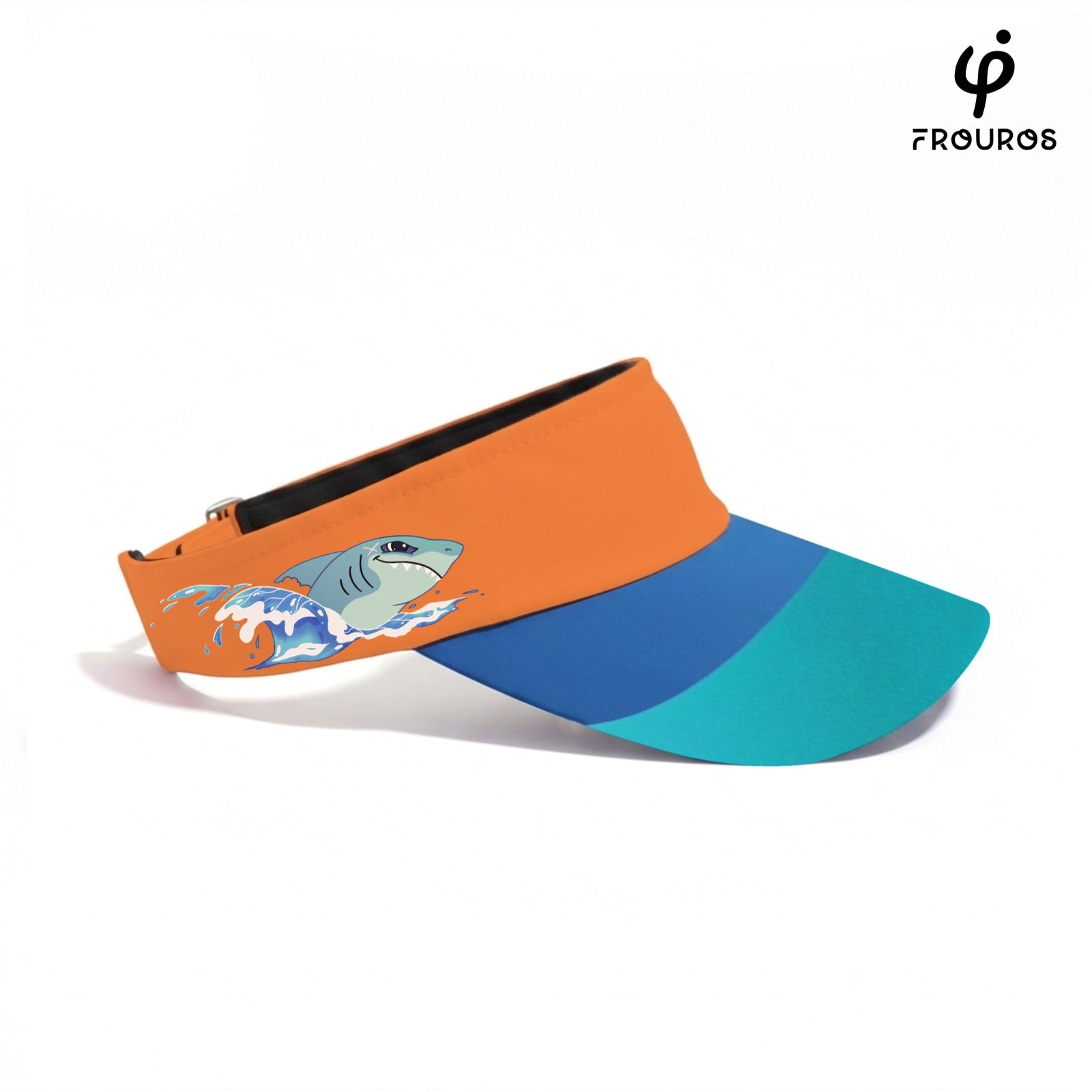 Vista lateral de la visera para niños Frouros con ilustración de tiburón, destacando los colores vibrantes y el diseño ergonómico para mayor comodidad.