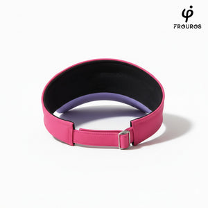 Sistema de ajuste trasero en visera bicolor fucsia-lavanda, comodidad garantizada para largas distancias.