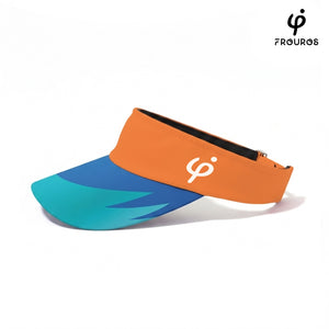 Visera deportiva para niños Frouros con personaje de tiburón y olas, diseño en naranja y azul, protección solar infantil para playa y deportes al aire libre.